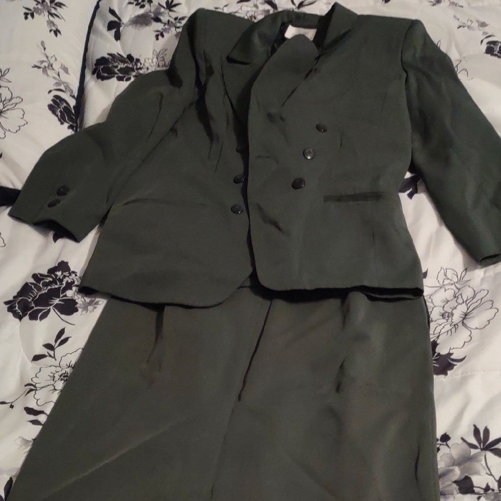 Jacqueline Ferrar Elegant Green Apparel